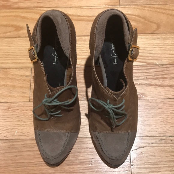 Elizabeth and James Leather Heels - Picture 5 of 7